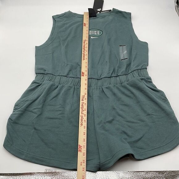 Nike woman’s romper   - Picture 9 of 16